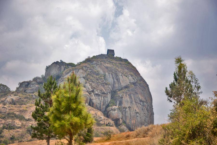 Les 12 Collines sacrées